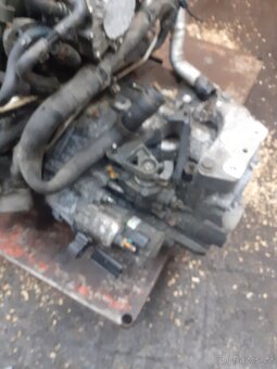 Motor bkp zatím celý,jede ale nemaže - 9