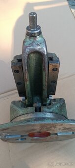 STROJNÍ OTOČNÝ A NÁKLOPNÝ SVĚRÁK 100 MM - 9