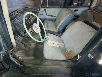 Mercedes W110 200 D, motor v chodu, z 90% kompletní - 9