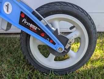 Odrážedlo First Bike + příslušenství košík, zvonek, blikačka - 9
