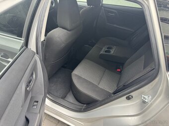 Toyota Auris 1,6 VVTi, 74tis.km, serviska, 2x kola - 9