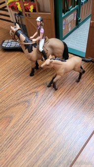 Schleich stáj pro koně - 9