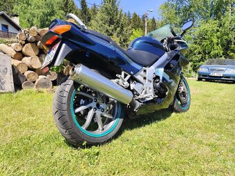Honda VFR 750 F - 9