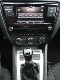 ŠKODA Octavia 1,6 kombi - 9