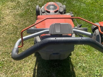Sekačka HUSQVARNA - 9