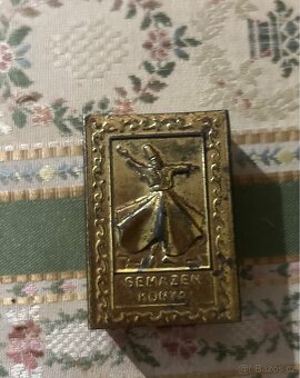 Mosazný nástěnný zápalkovník s obalem na zápalky - 9