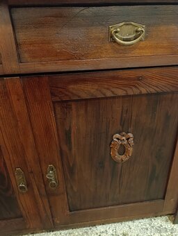 Starožitná komoda, nábytek z masívu, Nábytek s příběhem - 9