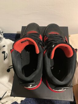 Jordan 4 - 9