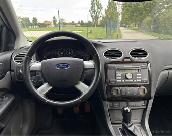 FORD FOCUS 2.0 107 KW GHIA - BENZÍN - 9
