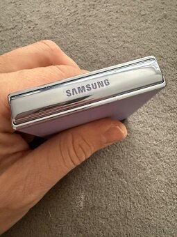 Samsung galaxy Flip 4 - 9