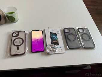 Apple iPhone 13 128 GB Černá - 9
