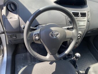 Toyota Yaris 1.0 VVT-i , 51 kW benzín, 2011 - 9