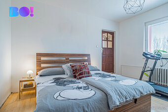 Vícegenerační rodinný dům se třemi bytovými jednotkami – Kar - 9