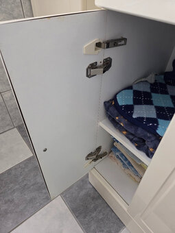 KOUPELNOVÝ NÁBYTEK - 9