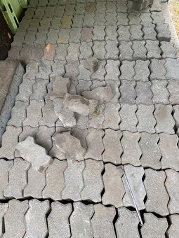 Dlažba zámková vlnka, tloušťka 6 cm, použitá, cca 25m/2 - 9