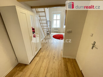 Pronájem bytu 1+kk 42 m2 P5 Smíchov po rekonstrukci loft cih - 9