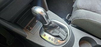 VW Touran 2.0TDI DSG - Highline - NAVI - webasto LED světla - 9