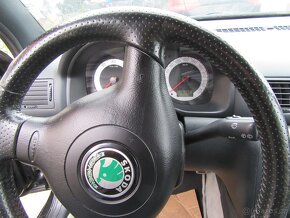 Škoda Octavia Combi RS 1,8 Turbo velmi pěkná - 9