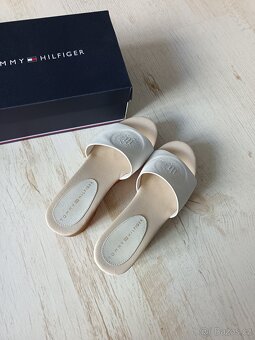 Pantofle na podpatku, dřevaky Tommy Hilfiger - 9
