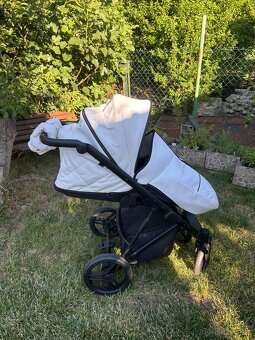 Kočárek + autosedačka s isofix základnou - 9