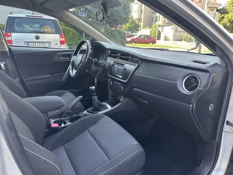 Toyota Auris 2015 - 9