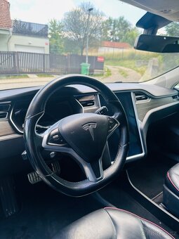 Tesla model S P85 - 9