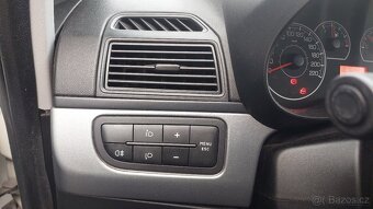 Fiat punto 1.2 benzín rok 2010 - 9