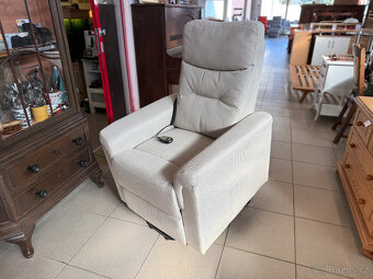 Nové relaxační polohovatelné křeslo Hovere - 9
