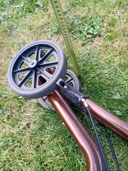 Prodám chodítko pro seniora za 800 Kč a za - 9