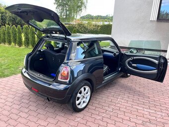 Mini Cooper 1.6 88KW,XENONY,KLIMA,KůŽE,ESP - 9
