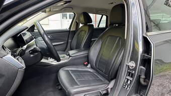 BMW 320d Touring xDrive • Luxury Line • 140 kW • 1. majiteľ - 9
