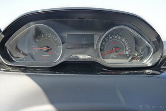 Peugeot 208 1,2i 60 kW, bohaté příslušenství - 9