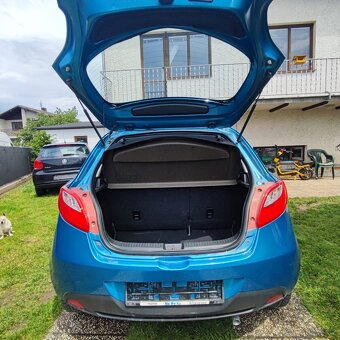 Mazda 2 1.3 benzín 55kw  rok 2011 top model - 9