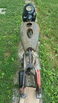 Jawa Pérak 250 komunista - 9