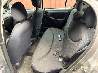 TOYOTA YARIS 1.0 VVT-I 2005 TAŽNÉ, KLIMA, 130tis.km - 9