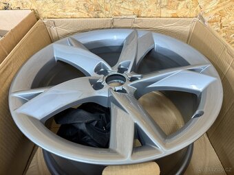 ORIGINÁLNÍ ALU KOLA AUDI A5 8T0601025F ET 32 8.5Jx19H2 - 9