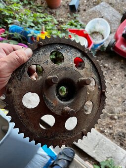 Náboje, kola, středy a řetězovky Jawa/CZ - 9