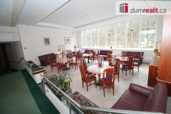 Zavedený hotel Agricola s bazénem zahradou v krásné lokalitě - 9