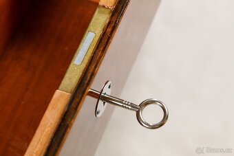 PSACÍ STŮL-UP ZÁVODY-SPOŘITELNA BRNO - 9