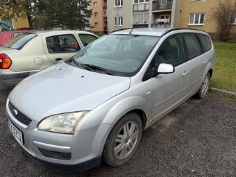 Ford Focus 1.6i - 9