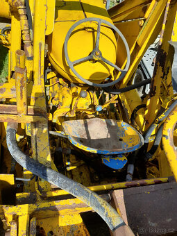 Traktor bagr / nakladač Ford - 9