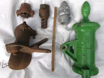 prodám stará ruční vodní čerpadla - Sigma-Mostar, Rejsek a d - 9