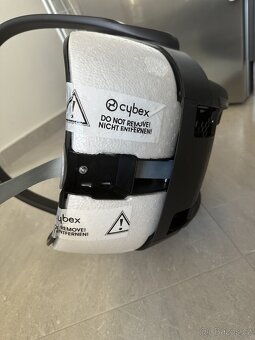Autosedačka  Cybex Cloud Z i-size Platinum Deep Black - 9