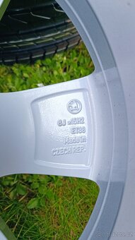 Alu Škoda Fabia 3, 5x100 R15 s pneu 185/60 R15, DOT 0724 - 9