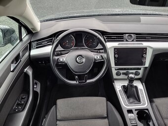 VW Passat SEDAN 1.4 TSI 110kW COMFORTLINE - ČR - 9