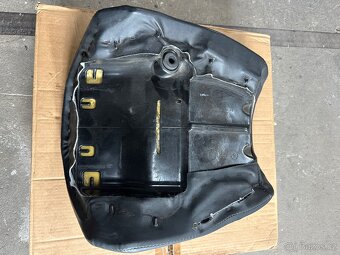Harley davidson v rod - díly - 9