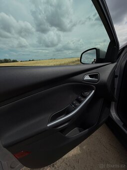 Ford Focus 1.6i - 9