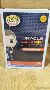 Max Verstappen s helmou - funko pop + podpis karta - 9