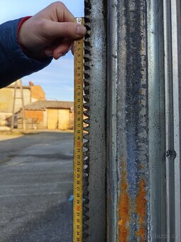 Sloup s ozubeným hřebenem - 9