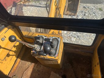 Traktorbagr Ford 555 , klapačka, pohon 4x2 - 9